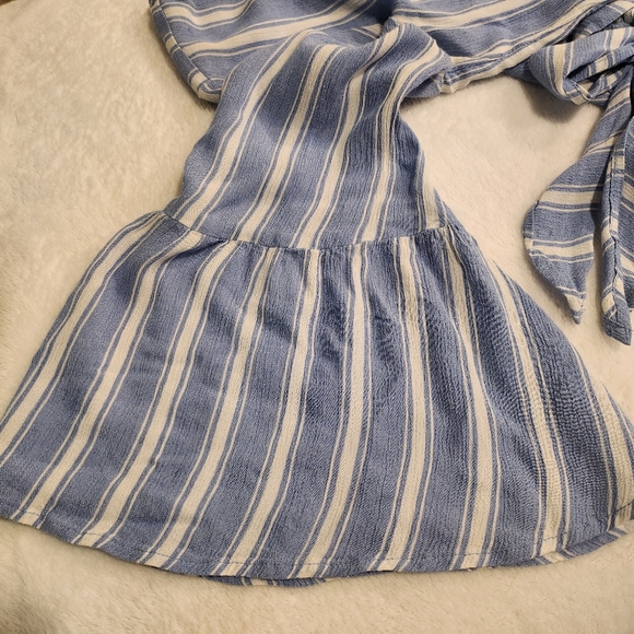 AMERICAN EAGLE OUTFITTERS Striped Blue and White Longsleeve Blouse Size XS - Picture 6 of 8